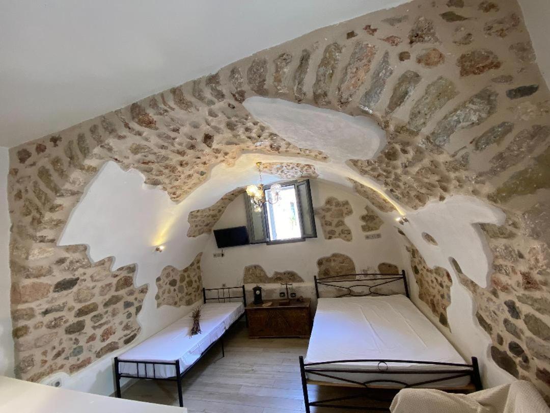 Καμάρα Χωριό Φοινίκι , Kamara Finiki Village Molaoi Bagian luar foto