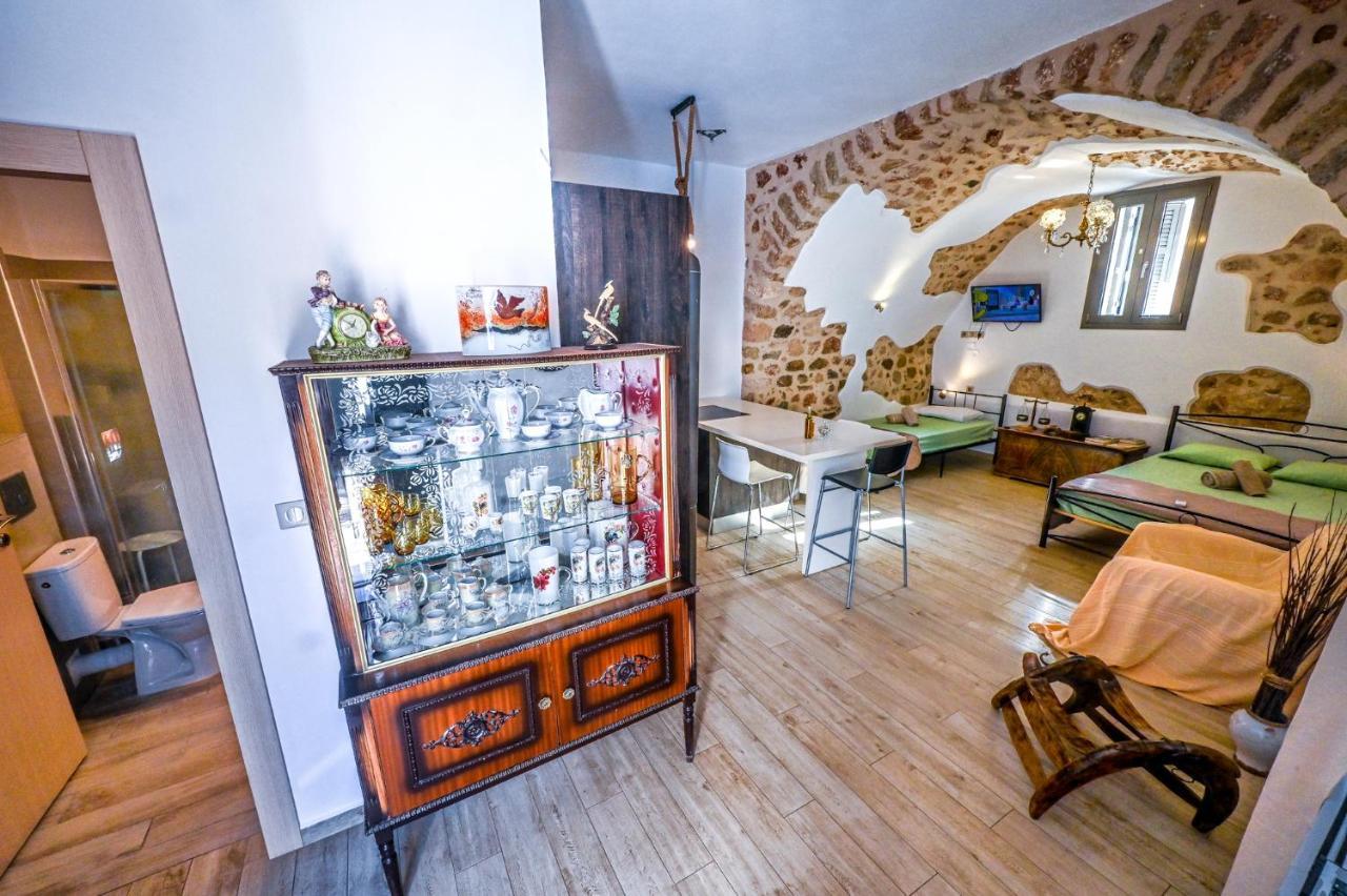 Καμάρα Χωριό Φοινίκι , Kamara Finiki Village Molaoi Bagian luar foto